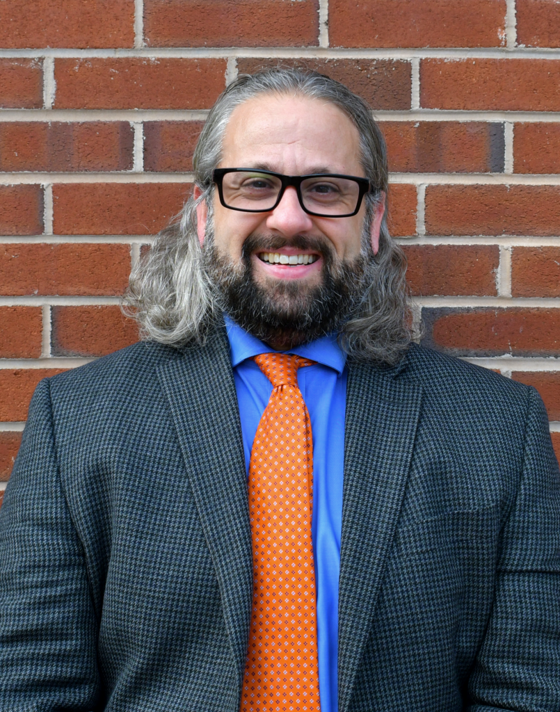 Dr. Joshua Irzyk Director de Educación